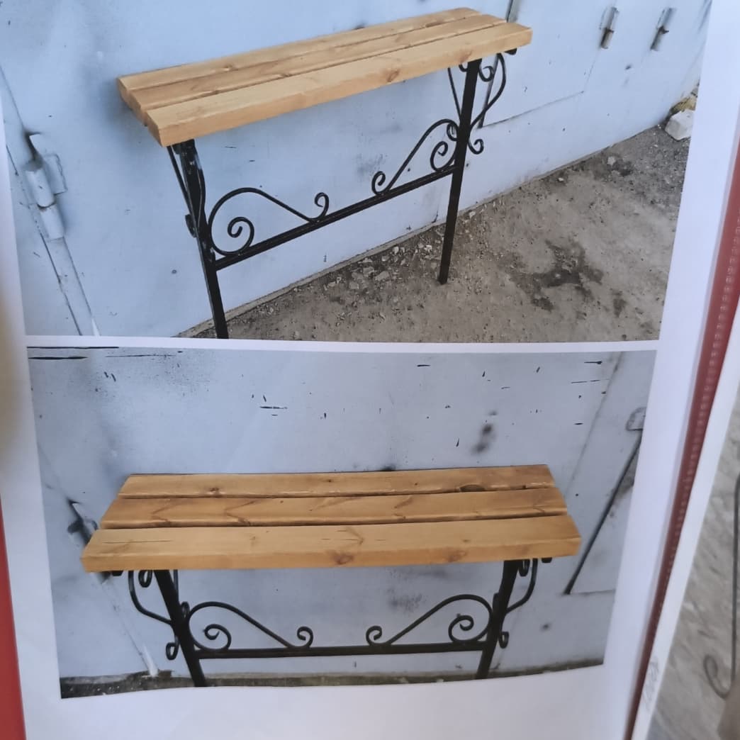 Столы и лавочки, Столик с завитками